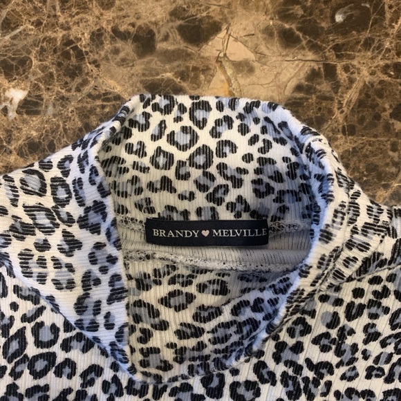 BRANDY MELVILLE LEOPARD PRINT DANIELA TOP - Picture 3 of 3